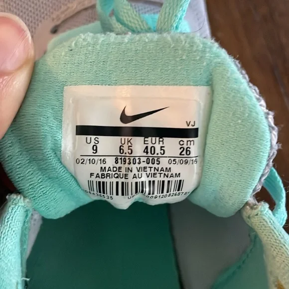 Nike Revolution Sneakers - Picture 5 of 7